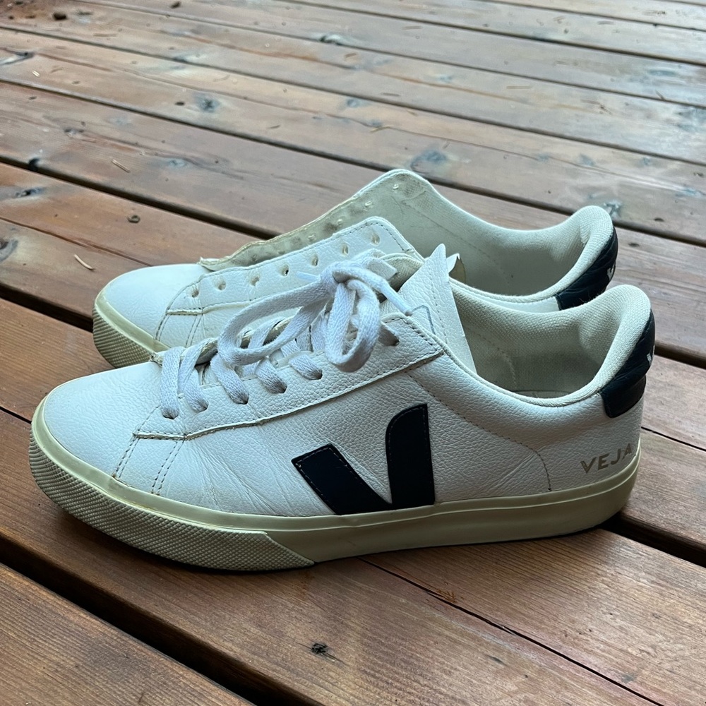 veja campo sneakers. white with navy details!